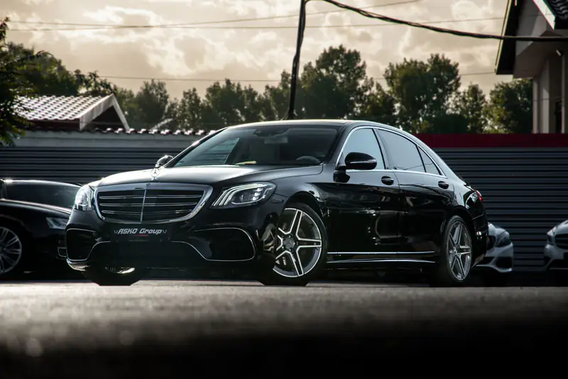 Crni Mercedes S klasa W222 posle redizajna