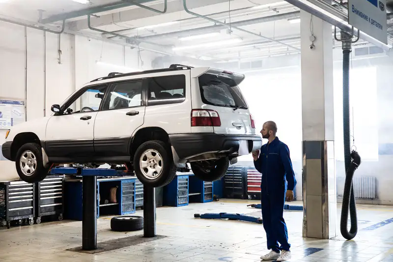 Pregled donjeg postroja automobila na dizalici