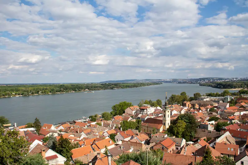 Pogled na Zemun i Dunav